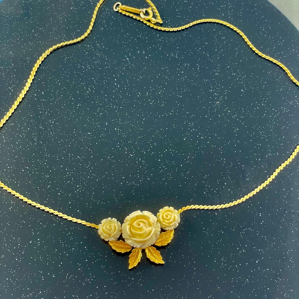 Elegant Gold and Cream Floral Necklace